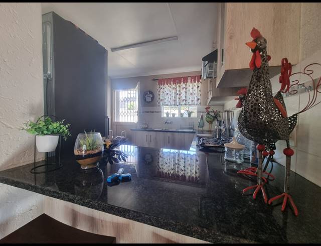 3 BEDROOM TOWNHOUSE FOR SALE IN VANDERBIJLPARK SW 5